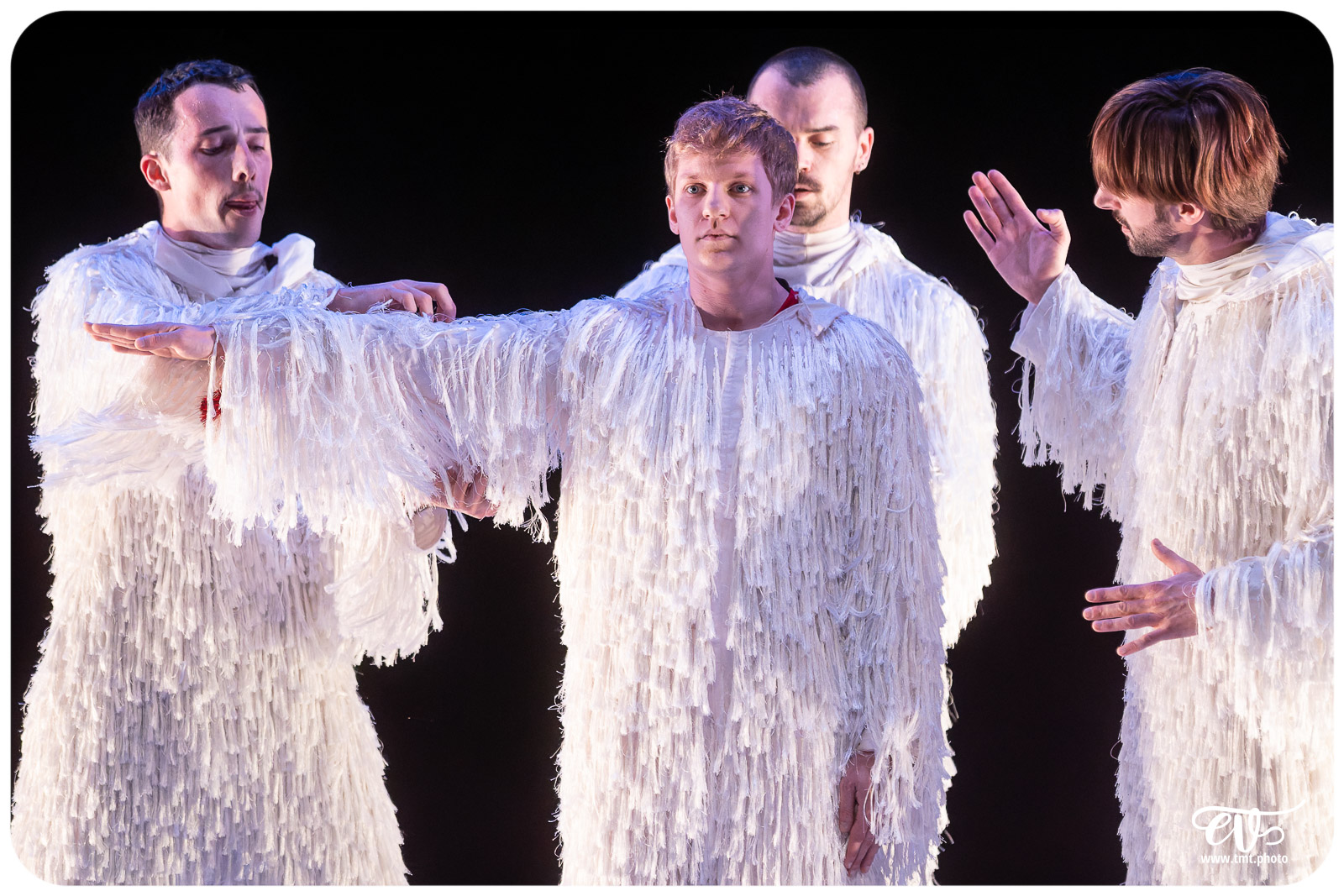 A4 (COMME LA FEUILLE) CIE CHICOS MAMBO